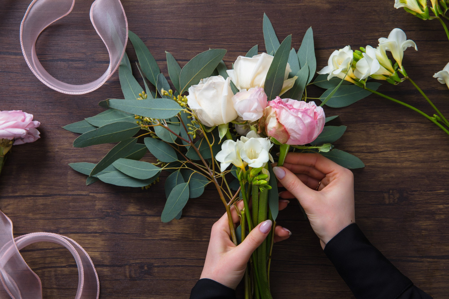 Quando presentear com um buquê de flores brancas? A Claratí compartilha dicas valiosas