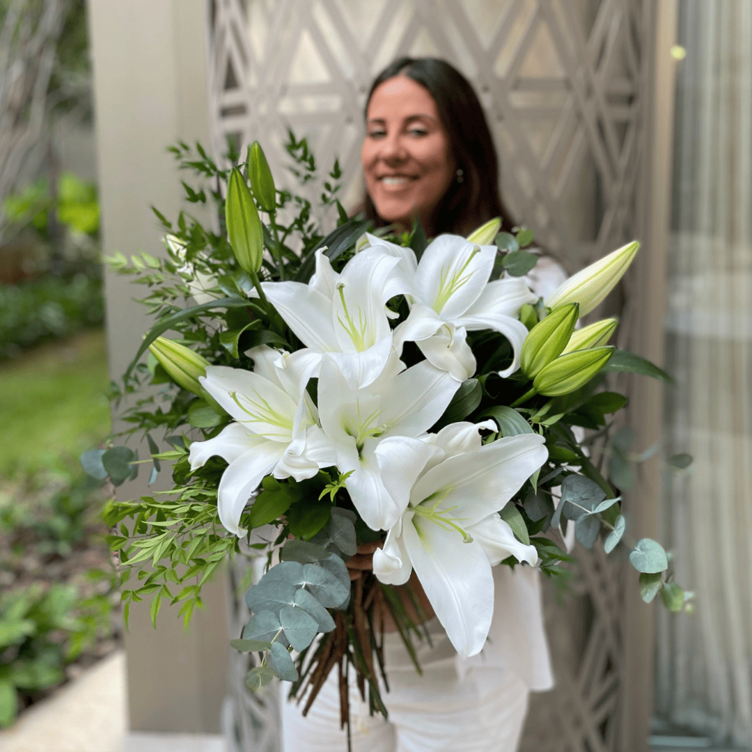 Lírios: significado, preço e onde comprar buquê de lírios online
